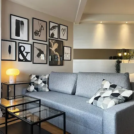 En Front De * Μαρμπέλλα