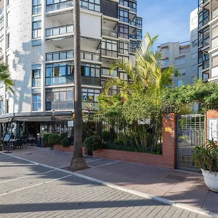 En Front De Appartement *