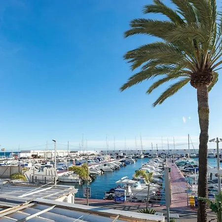 En Front De Διαμέρισμα *