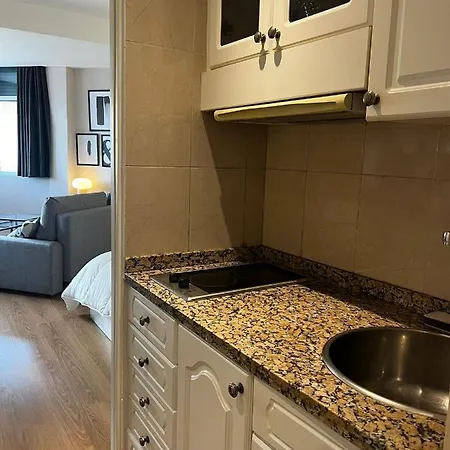 En Front De Appartement